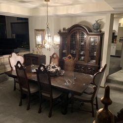 Dresden Dining Room Table And 8 Chairs