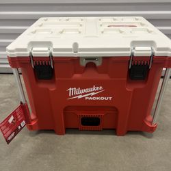 Milwaukee 22 in. Packout 40 qt. XL Cooler