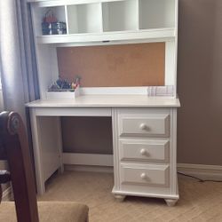teen desk newer condition