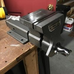 Olympia Tools 5.7 in. Cast Iron Hitch/Bench Vise