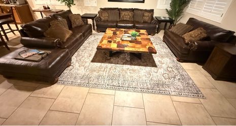 Like new Ashley Signature Furniture Living Room Set