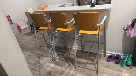 Set of 4 bar chairs/stools