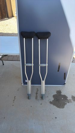 Crutches. 5’2 - 5’10