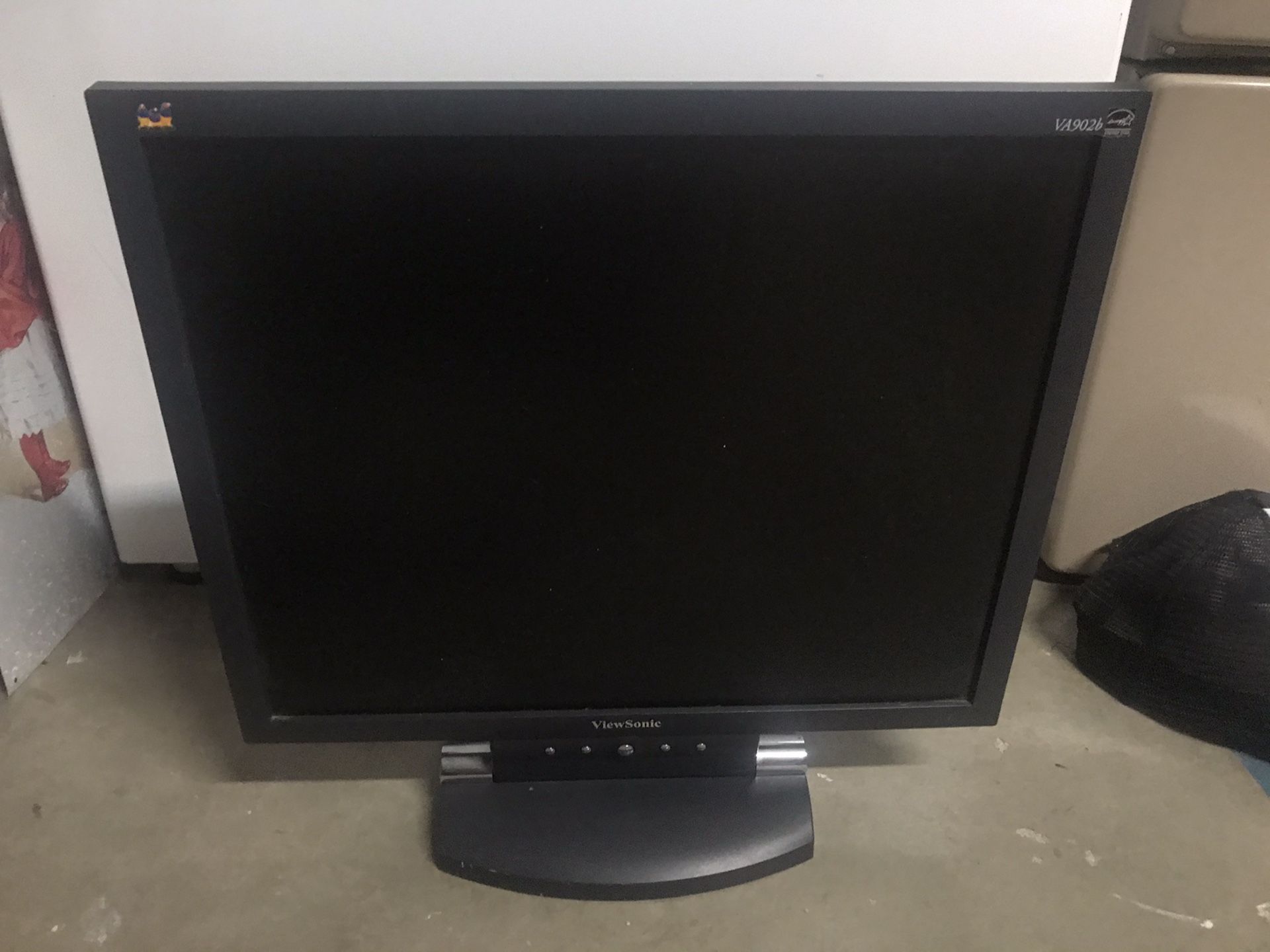 View Sonic 19” computer monitor