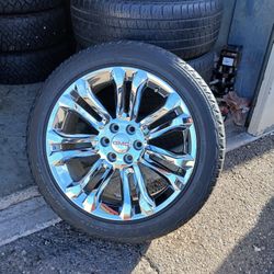 2020 OEM ORIGINAL TAKEOFFS GMC YUKON DENALI 22 INCH TIRES BRIDGESTONE 65 % $ 1499 