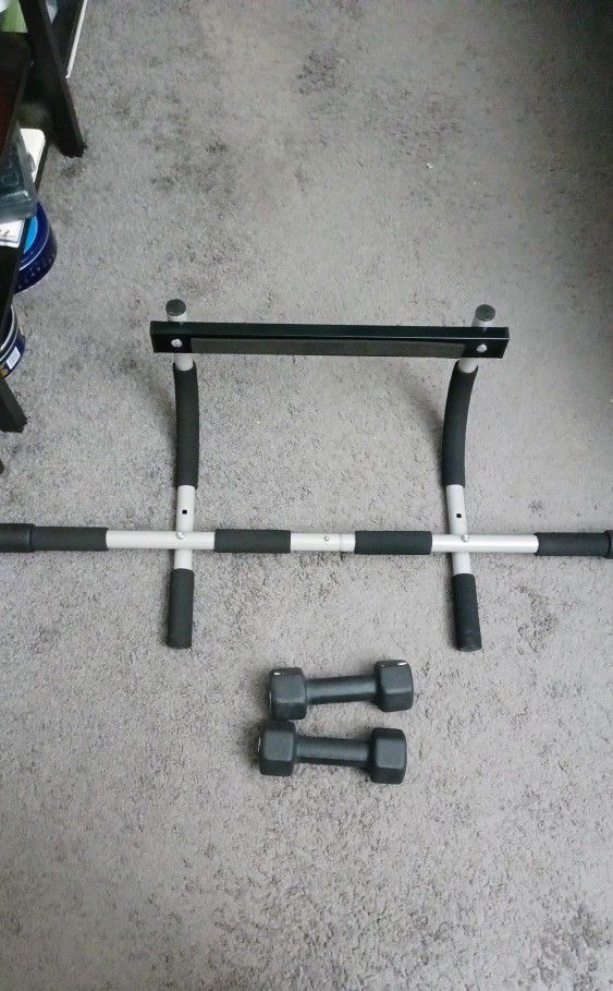 PULL UP BAR & 5LB DUMBBELL PAIR BUNDLE