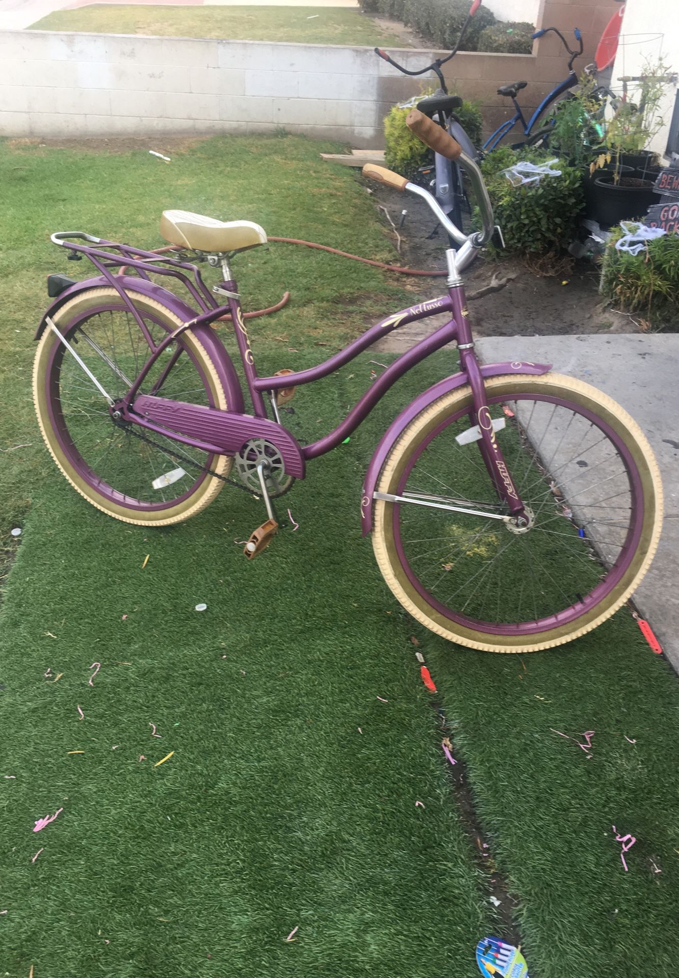 Huffy beach cruiser good condition ready to ride 26” with back rack