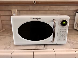 Nostalgia White Retro Microwave-1.1 cu. ft. and 1000 Watt Countertop