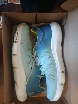 Women's tennis shoes size 9.5