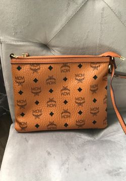 Brown wristlet