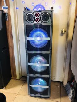 ⭐️ CLEARANCE⭐️ hasta agotar existencias 3 bocinas 10” recargable.. Solo $139 **NO OFERTAS**