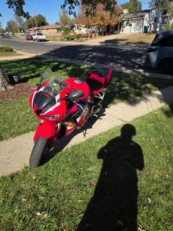 Street bike cbr600 RR 1400 miles 2022