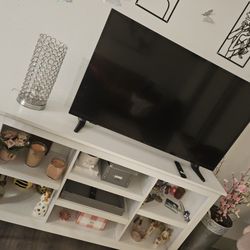 INSIGNIA LCD TV 44 INCH TV PRE OWNED 