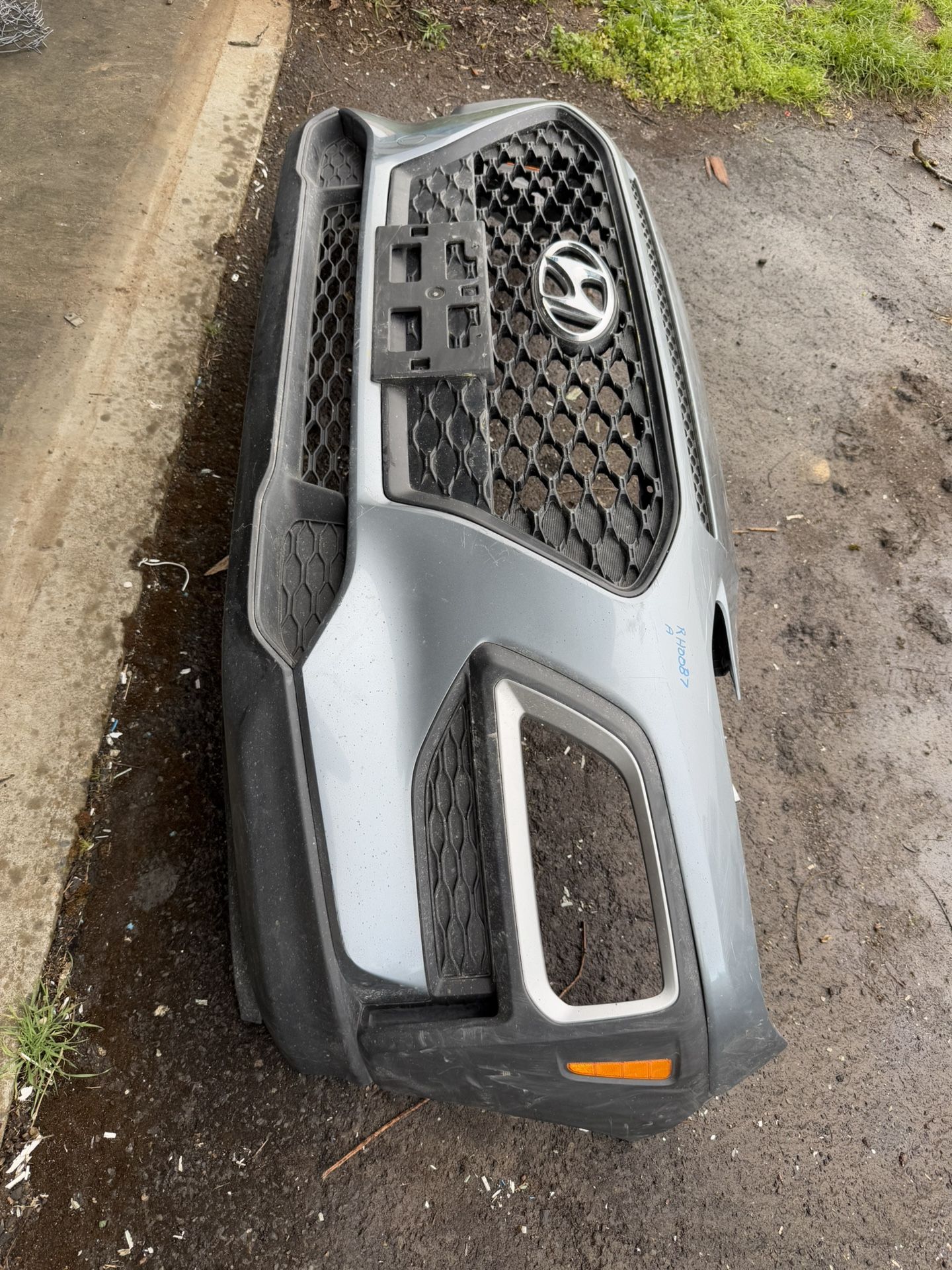 2018 2019 2020 2021 HYUNDAI KONA FRONT BUMPER COVER OEM + GRILLE. WE CAN PAINT!!