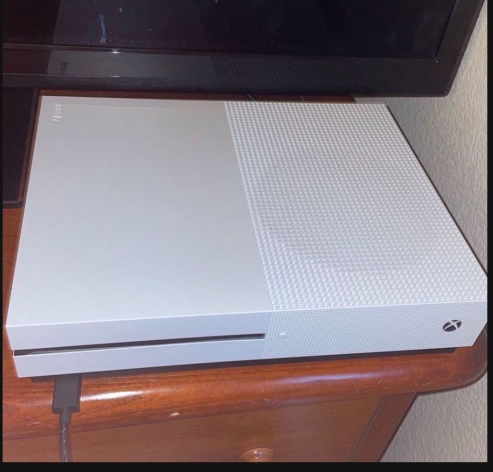 Used Xbox One S With Controller