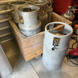 Forklift 8 Gallon propane Tanks