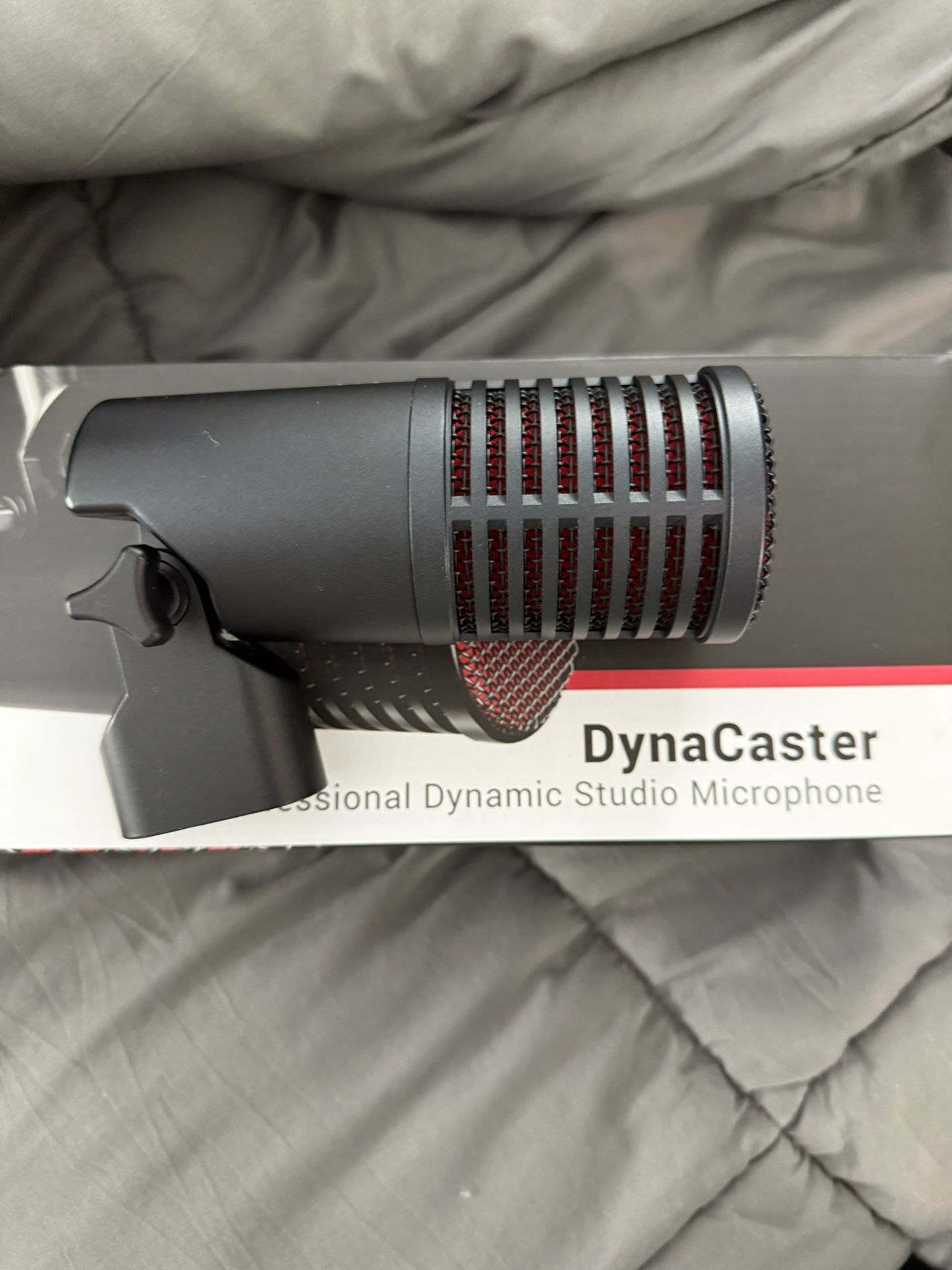 sE DynaCaster DCM8 Dynamic Studio Microphone