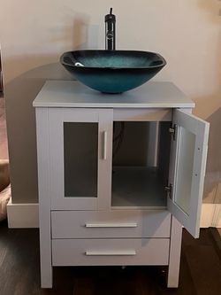 Bathroom vanity