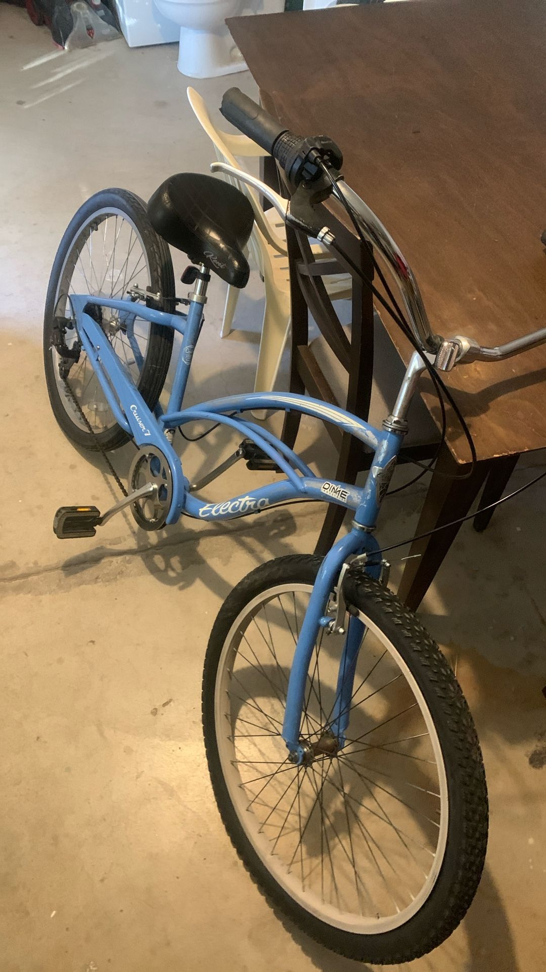 Electra Cruiser 7d Step -Thru .  With Grip handle Shifting!