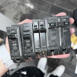 Circuit Breakers! The THQP220 Is Brand New 