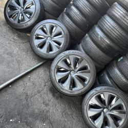 19” Staggered Tesla Wheels Installation Included 