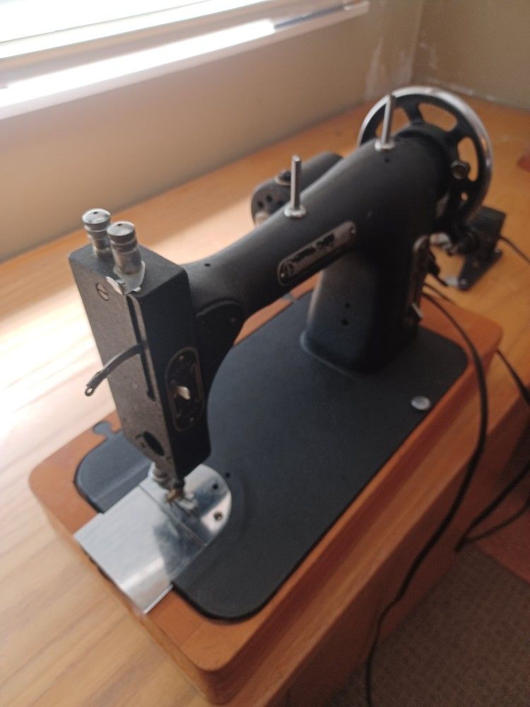 Vintage Domestic Special 159 Sewing Machine
