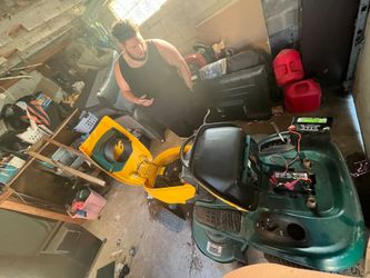Brigs and straten riding  lawn mower