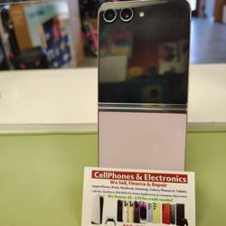 Samsung Z Flip 5 256 GB In Excellent Condition On Payments With $50 Down