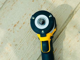 Dewalt 20V 3/8" Compact Impact Wrench (TOOL ONLY/SOLO LA HERRAMIENTA)