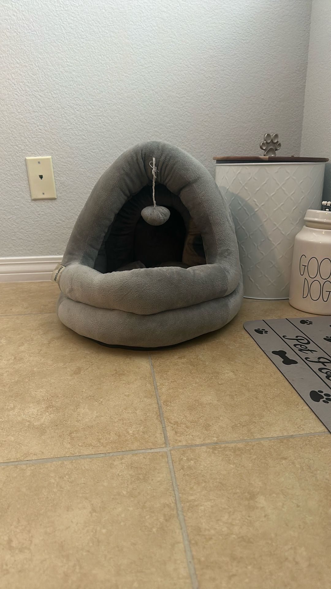 Dog or cat cozy little house