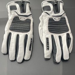 Oakley Ski / Snowboarding Gloves