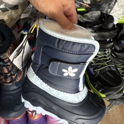 New Snow Boots Size 12 Girls 