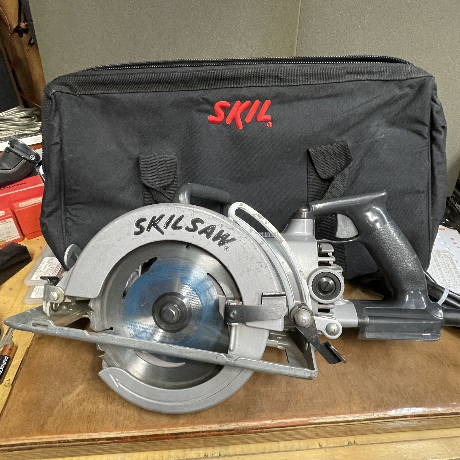 SKILSAW MODEL 77 PROFESSIONAL 7 1/4 WORM DRIVE CIRCULAR SAW and BAG for