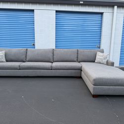Large Gray Sectional Couch 🚛🚚 Free Delivery 🚛🚚