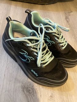 gdefy Tenis shoes size 8 .5