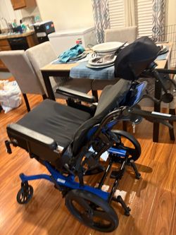 Tilt-in-Space Reclining Wheelchair