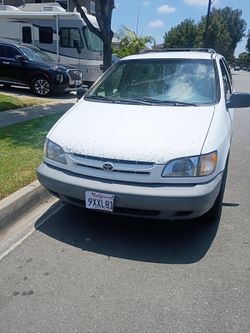 1999 Toyota Sienna