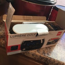 Rca am/fm clock radio