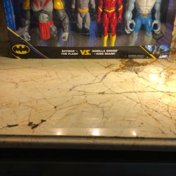 BATMAN+THE FLASH-VS-GORILLA GRODD+ KING SHARK