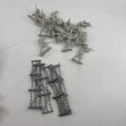 Vintage 1960s German WWII Army Men Soldiers Lot 17 Figures Barbed Wire 1:32