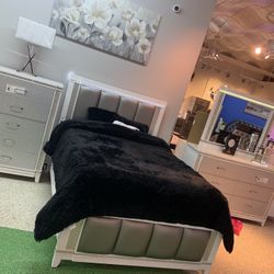 BRAND NEW BEDROOM SET QUEEN IN STOCK!!! Free delivery!!!