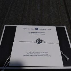 Tory Burch white brasalet logo silver