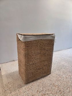 Woven Seagrass Laundry Hamper with Liner