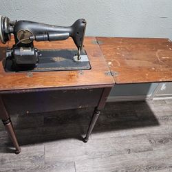 Singer Sewing Machine 