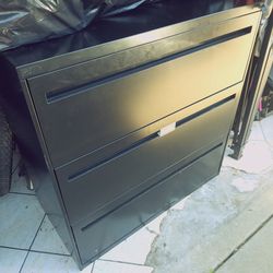 3 Drawers filling cabinet