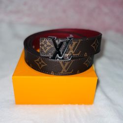 L V Women’s Belt