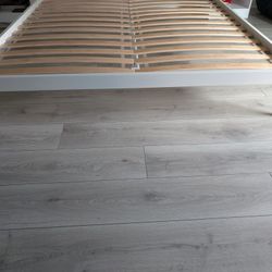 Simple Queen Bed Frame 