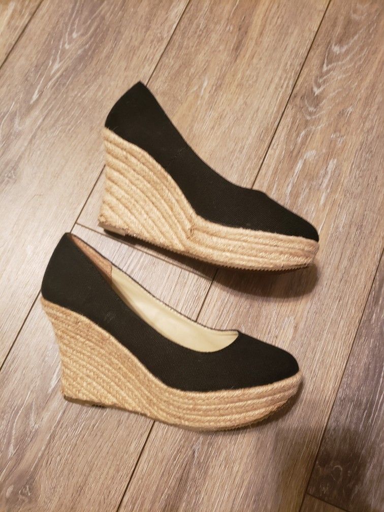 Coach And Four Wedges Size 6