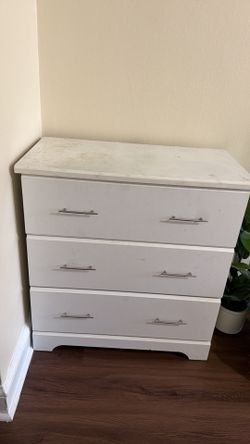 3 drawer dresser FREE