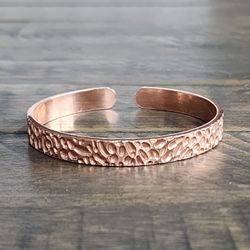 Pure Copper Bracelet Adjustable Cuff Textured 8mm 7.7in 24g with Polisher

Textured Copper, Simple & Timeless
This pure copper cuff bracelet features 
